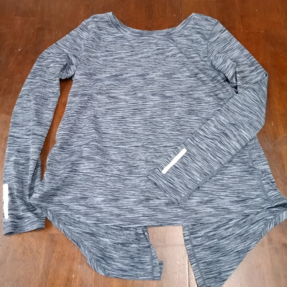 Split back long sleeve tee
